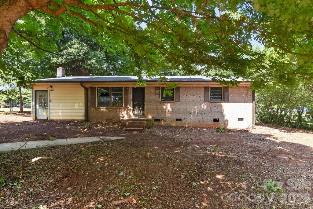 1393 Field Circle, Hickory, NC 28602