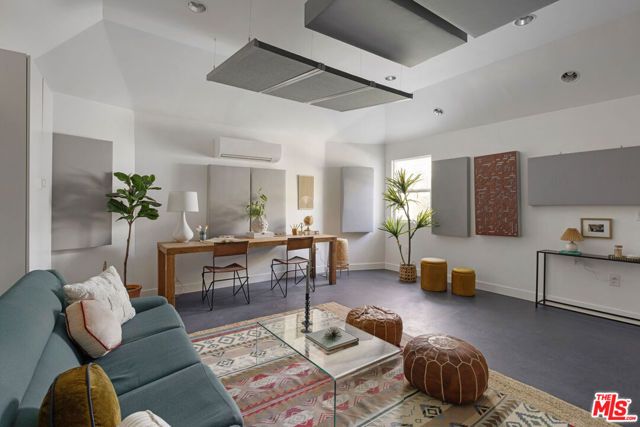 2589 El Sol Avenue, Altadena, CA 91001