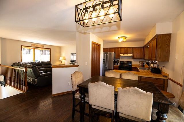 1952 Garland AVENUE, Waukesha, WI 53188