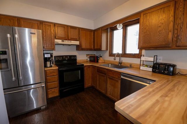 1952 Garland AVENUE, Waukesha, WI 53188