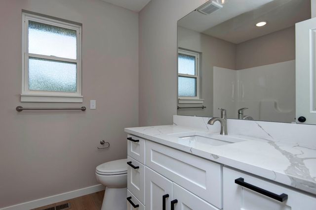 1197 W Warren Avenue, Ozark, MO 65721