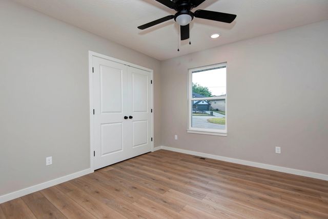 1197 W Warren Avenue, Ozark, MO 65721