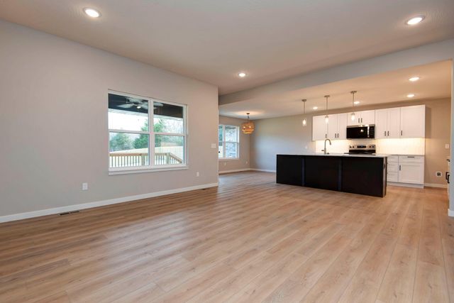 1197 W Warren Avenue, Ozark, MO 65721