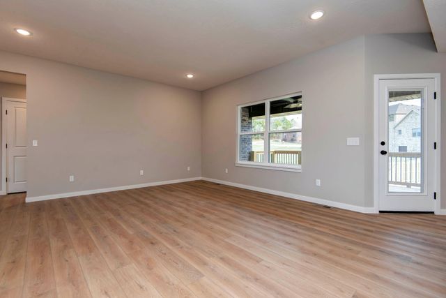 1197 W Warren Avenue, Ozark, MO 65721