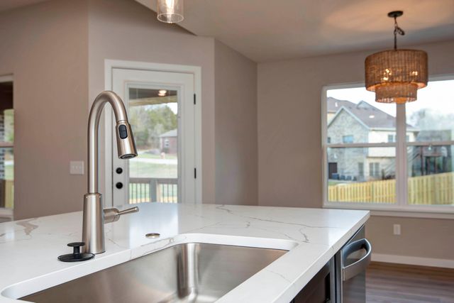 1197 W Warren Avenue, Ozark, MO 65721