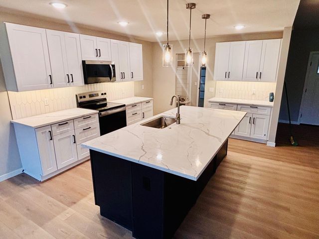 1197 W Warren Avenue, Ozark, MO 65721