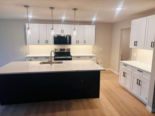 1197 W Warren Avenue, Ozark, MO 65721