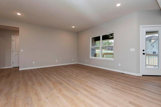 1197 W Warren Avenue, Ozark, MO 65721