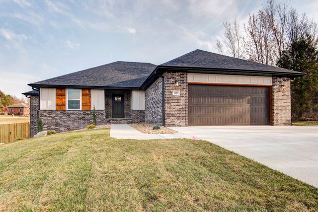 1197 W Warren Avenue, Ozark, MO 65721