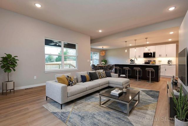 1197 W Warren Avenue, Ozark, MO 65721