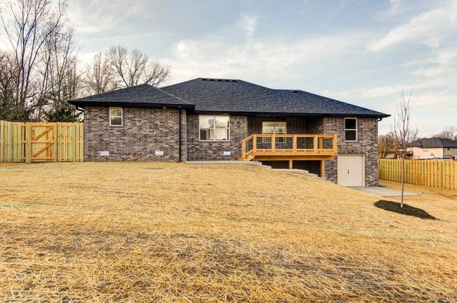 1197 W Warren Avenue, Ozark, MO 65721