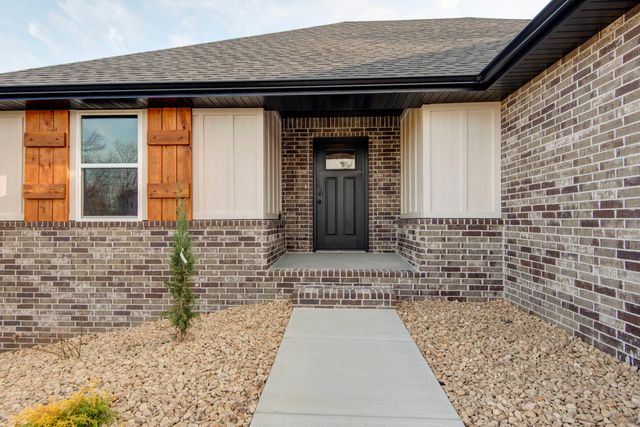 1197 W Warren Avenue, Ozark, MO 65721