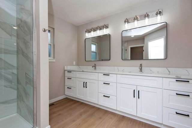 1197 W Warren Avenue, Ozark, MO 65721