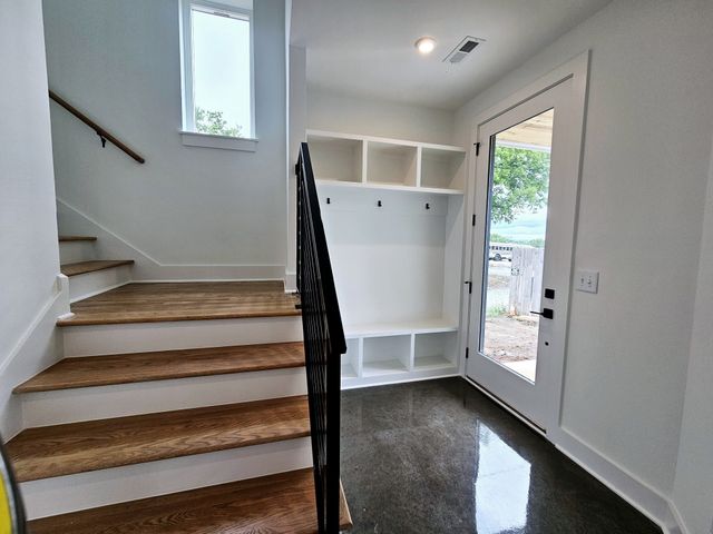 522 Cliff Cir, Nashville, TN 37218