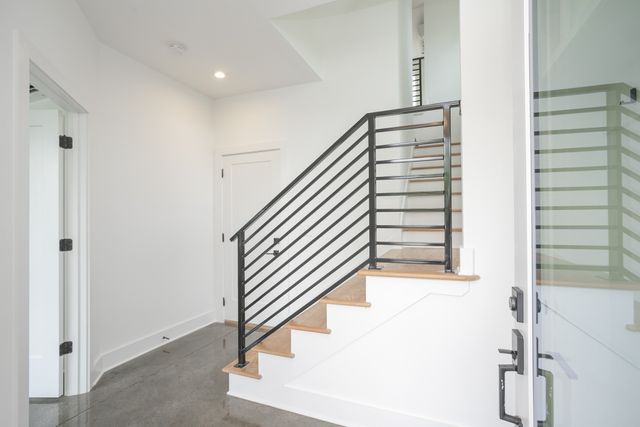 522 Cliff Cir, Nashville, TN 37218