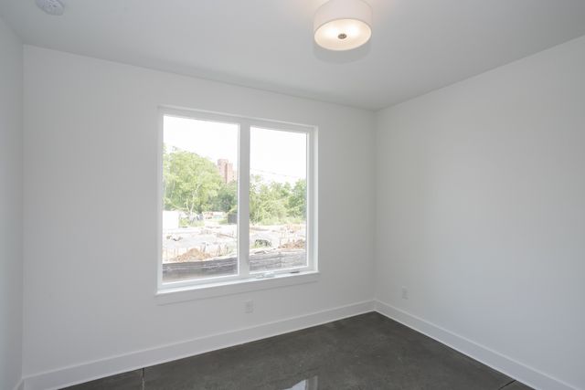 522 Cliff Cir, Nashville, TN 37218