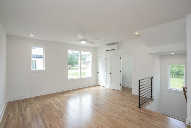 522 Cliff Cir, Nashville, TN 37218