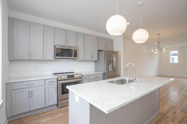 522 Cliff Cir, Nashville, TN 37218