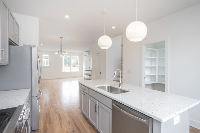 522 Cliff Cir, Nashville, TN 37218