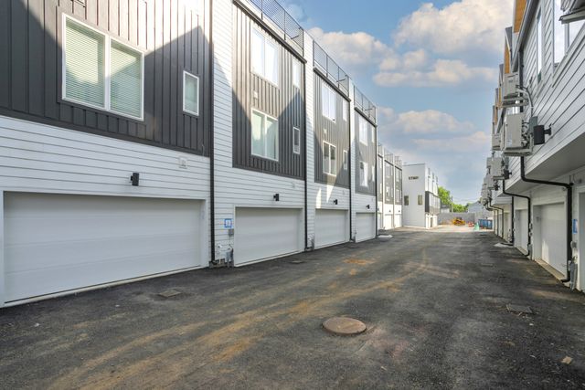 522 Cliff Cir, Nashville, TN 37218