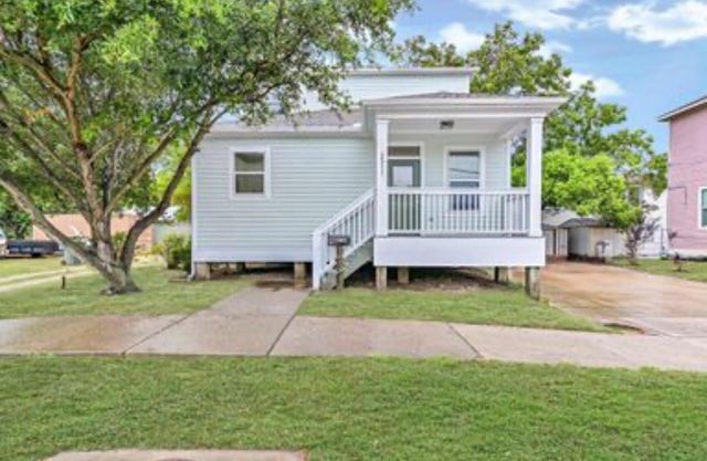 2311 Mary Moody Northern Street, Galveston, TX 77551