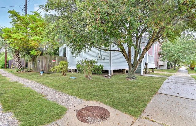 2311 Mary Moody Northern Street, Galveston, TX 77551