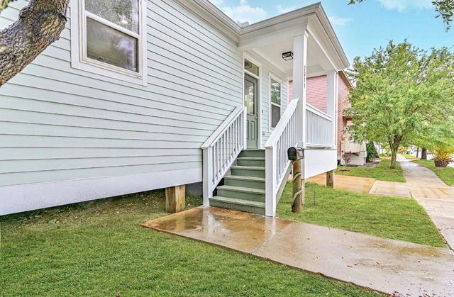 2311 Mary Moody Northern Street, Galveston, TX 77551