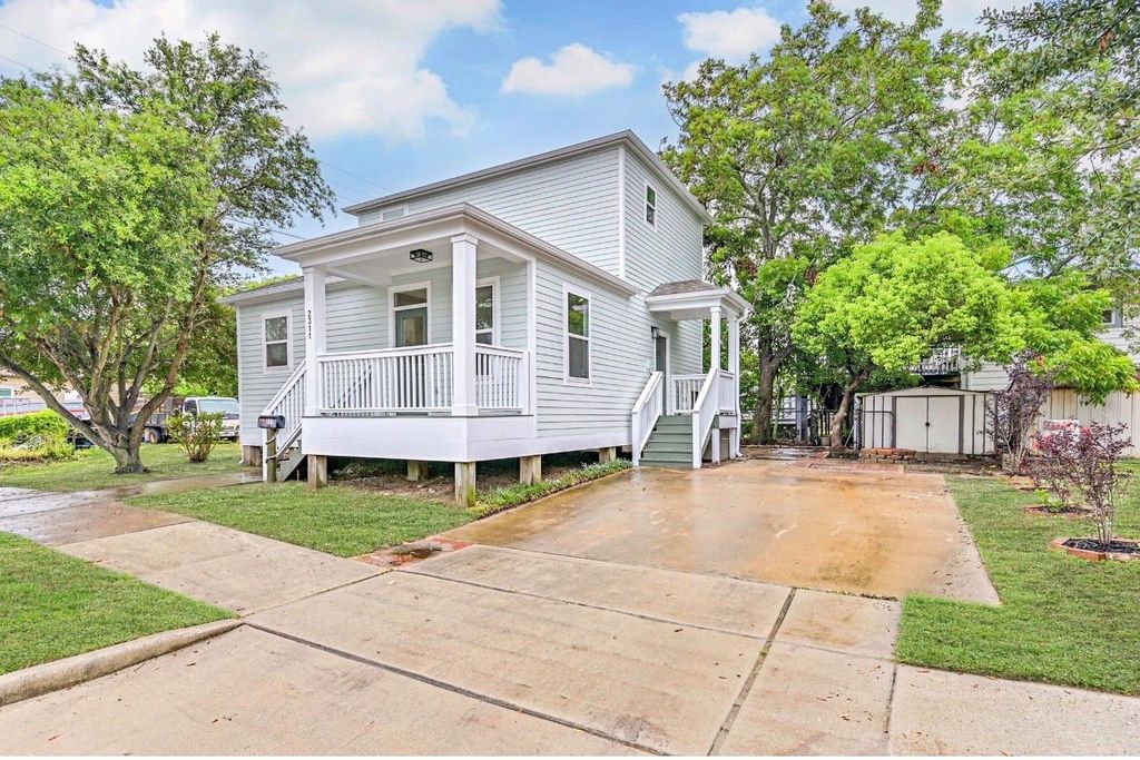 2311 Mary Moody Northern Street, Galveston, TX 77551