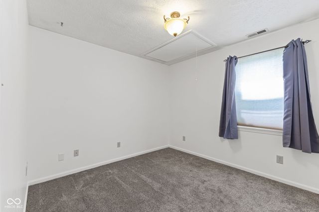 6433 Southern Lakes Drive N, Indianapolis, IN 46237