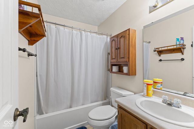 6433 Southern Lakes Drive N, Indianapolis, IN 46237