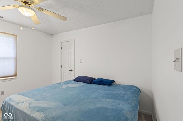 6433 Southern Lakes Drive N, Indianapolis, IN 46237