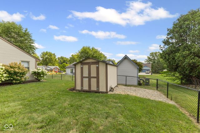 6433 Southern Lakes Drive N, Indianapolis, IN 46237