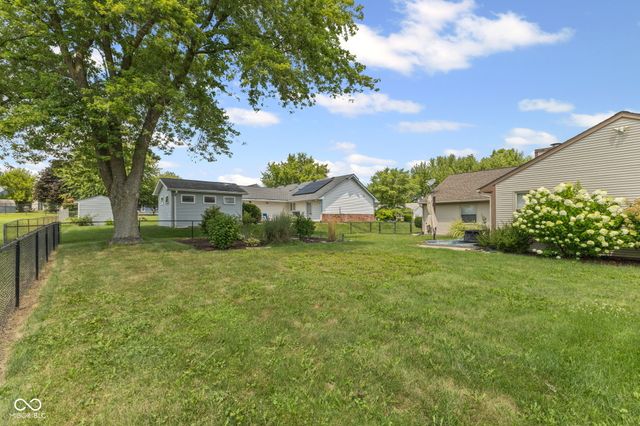 6433 Southern Lakes Drive N, Indianapolis, IN 46237