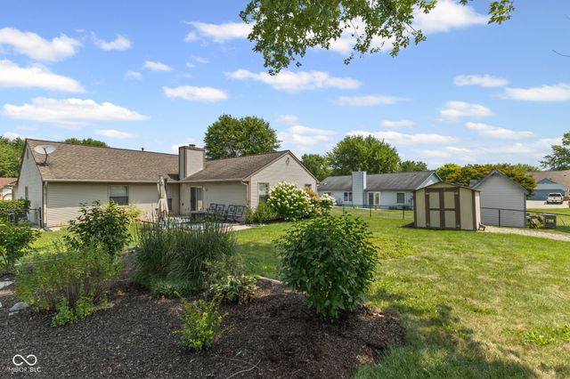 6433 Southern Lakes Drive N, Indianapolis, IN 46237