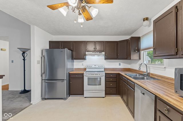 6433 Southern Lakes Drive N, Indianapolis, IN 46237