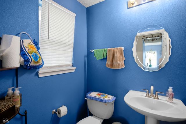 3087 Rolling Knoll Lane, Columbus, IN 47201
