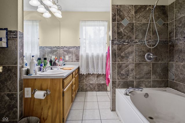 3087 Rolling Knoll Lane, Columbus, IN 47201