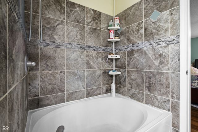 3087 Rolling Knoll Lane, Columbus, IN 47201