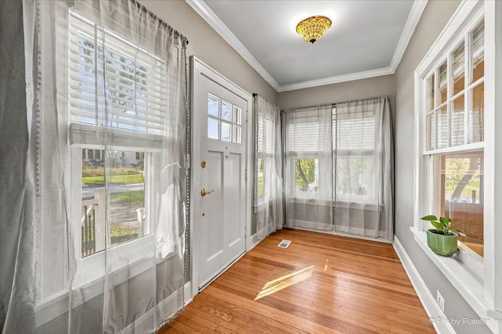 143 N HAGER Avenue, Barrington, IL 60010 — photo 4