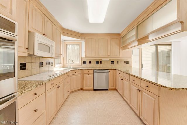 13015 Pearl Road, Chardon, OH 44024