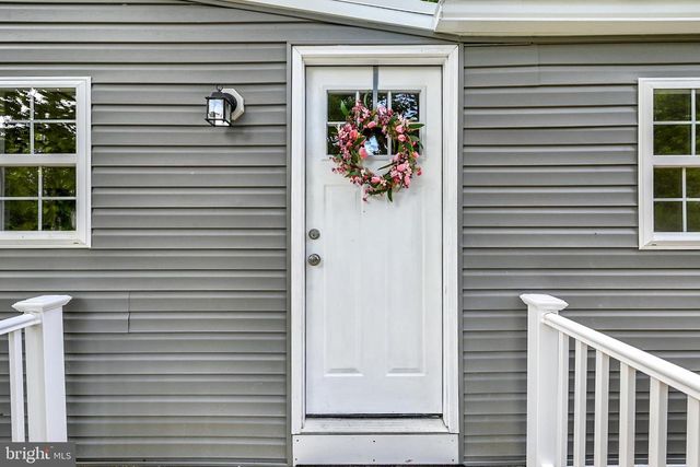 215 FRYSVILLE RD, Hellam, PA 17406