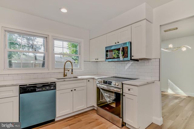 10 GOODWIN LN, Willingboro, NJ 08046