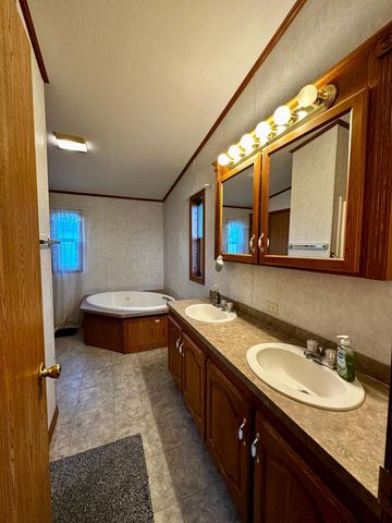 327 Parkside Drive SE, Preston, MN 55965