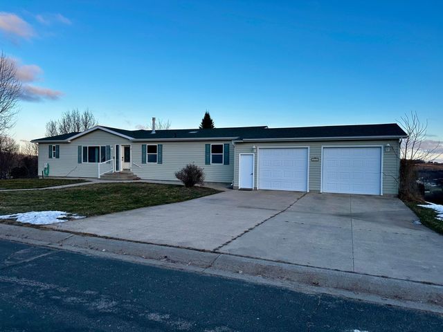 327 Parkside Drive SE, Preston, MN 55965