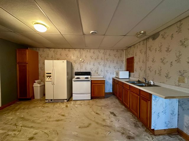 327 Parkside Drive SE, Preston, MN 55965