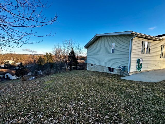 327 Parkside Drive SE, Preston, MN 55965