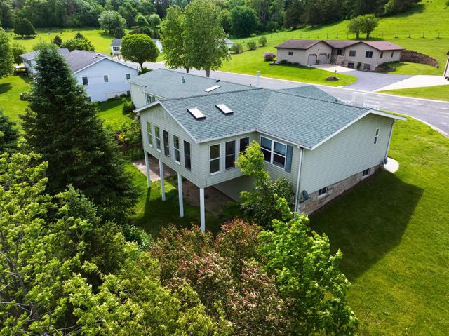 327 Parkside Drive SE, Preston, MN 55965