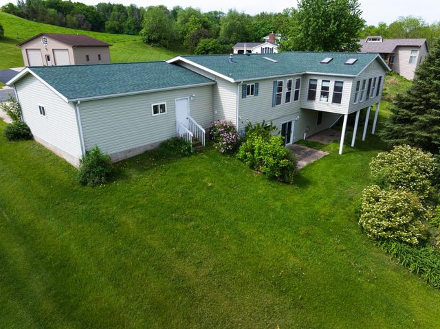 327 Parkside Drive SE, Preston, MN 55965