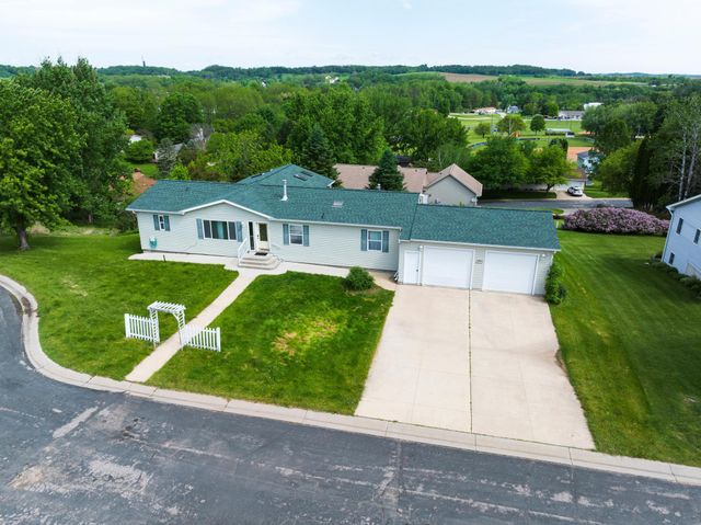 327 Parkside Drive SE, Preston, MN 55965