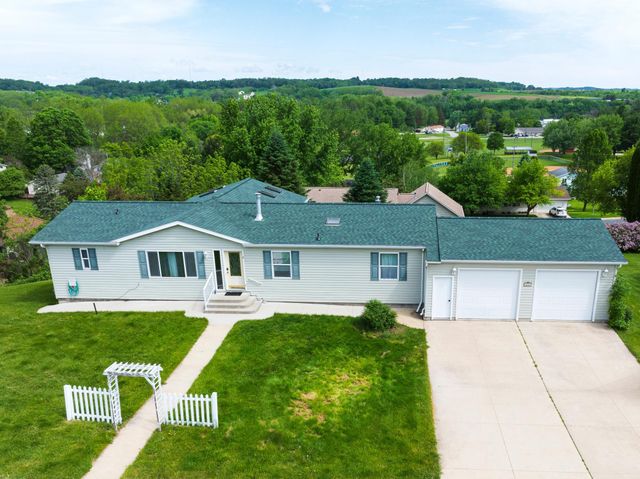 327 Parkside Drive SE, Preston, MN 55965